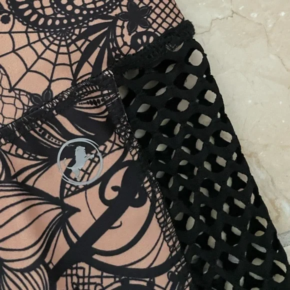 ABS2BE Floral/Paisley Leggings with Mesh Sides & Scrunch Booty - Picture 7 of 11